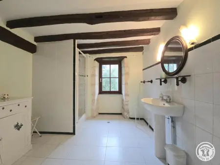 Gîte en pierre avec jardin et équipements modernes - Photo 8