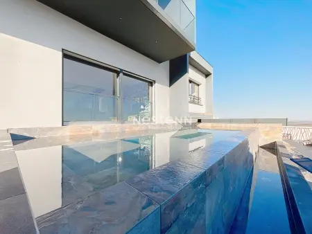 Villa contemporaine avec piscine à débordement privative - Photo 1