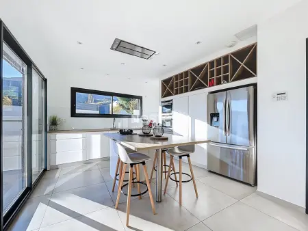 Villa contemporaine avec piscine à débordement privative - Photo 6