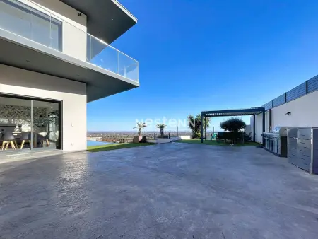 Villa contemporaine avec piscine à débordement privative - Photo 17