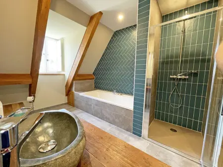 Maison en pierre avec terrasse paisible et piscine chauffée - Photo 17