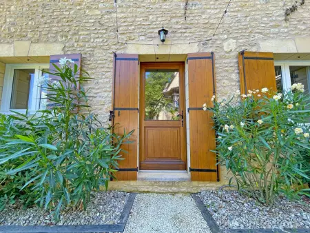Maison en pierre avec terrasse paisible et piscine chauffée - Photo 25