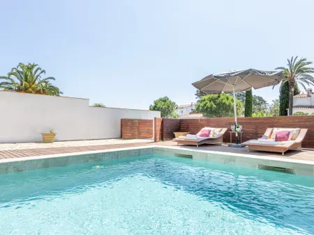Villa moderne à Empuriabrava avec piscine privée, jardin, barbecue et climatisation, idéale pour familles - Photo 1
