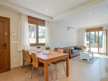 Villa moderne à Empuriabrava avec piscine privée, jardin, barbecue et climatisation, idéale pour familles - Photo 2