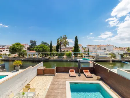 Villa moderne à Empuriabrava avec piscine privée, jardin, barbecue et climatisation, idéale pour familles - Photo 5