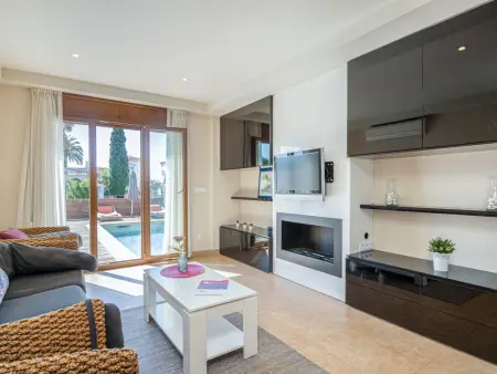 Villa moderne à Empuriabrava avec piscine privée, jardin, barbecue et climatisation, idéale pour familles - Photo 6
