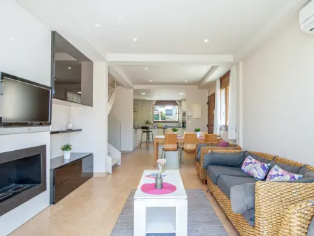 Villa moderne à Empuriabrava avec piscine privée, jardin, barbecue et climatisation, idéale pour familles - Photo 7