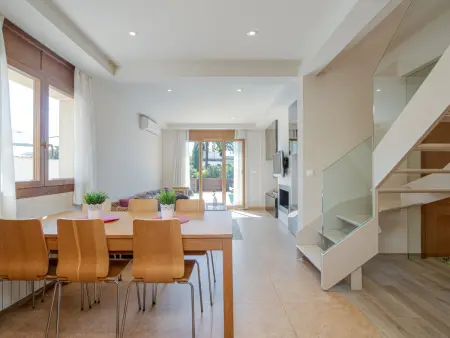 Villa moderne à Empuriabrava avec piscine privée, jardin, barbecue et climatisation, idéale pour familles - Photo 8