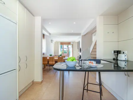 Villa moderne à Empuriabrava avec piscine privée, jardin, barbecue et climatisation, idéale pour familles - Photo 9