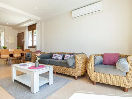 Villa moderne à Empuriabrava avec piscine privée, jardin, barbecue et climatisation, idéale pour familles - Photo 10