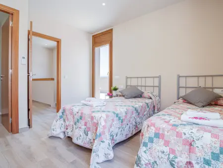 Villa moderne à Empuriabrava avec piscine privée, jardin, barbecue et climatisation, idéale pour familles - Photo 25