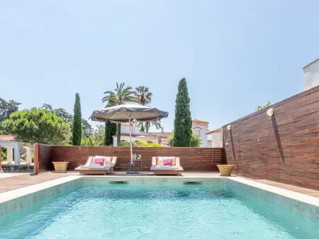 Villa moderne à Empuriabrava avec piscine privée, jardin, barbecue et climatisation, idéale pour familles - Photo 31