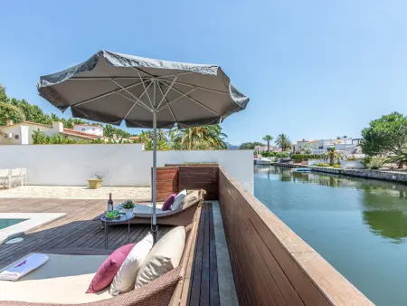 Villa moderne à Empuriabrava avec piscine privée, jardin, barbecue et climatisation, idéale pour familles - Photo 33