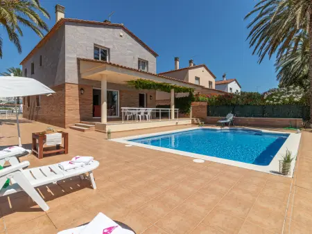 Grande villa à Empuriabrava avec piscine privée, 5 chambres pour 9 - Photo 1