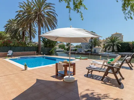 Grande villa à Empuriabrava avec piscine privée, 5 chambres pour 9 - Photo 5