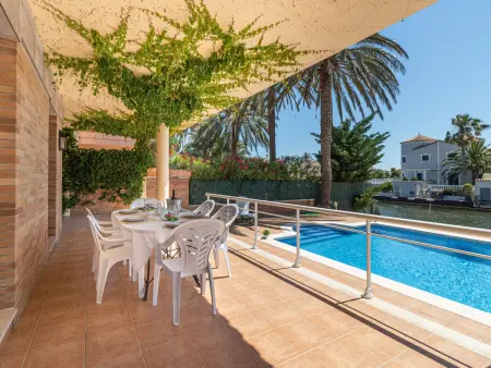 Grande villa à Empuriabrava avec piscine privée, 5 chambres pour 9 - Photo 33