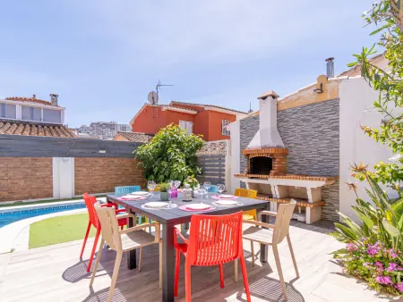 Villa à Empuriabrava pour 8 pers, piscine privée, proche plage et commodités - Photo 2