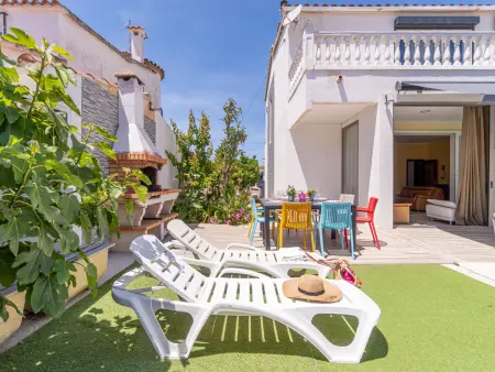 Villa à Empuriabrava pour 8 pers, piscine privée, proche plage et commodités - Photo 7