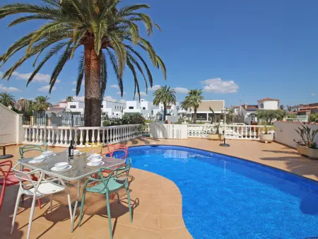 Villa avec Piscine Privée à 1500m de la Plage – 8 Pers., Garage et Amarre 12m - Photo 1