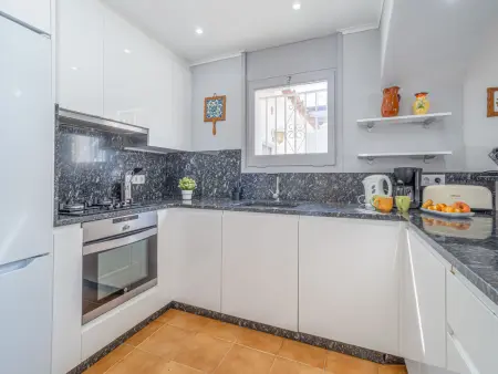 Villa avec Piscine Privée à 1500m de la Plage – 8 Pers., Garage et Amarre 12m - Photo 3