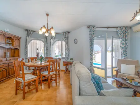 Villa avec Piscine Privée à 1500m de la Plage – 8 Pers., Garage et Amarre 12m - Photo 12