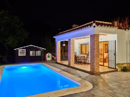 Charmante maison à Malaga avec piscine privée et espace enfants - Photo 2