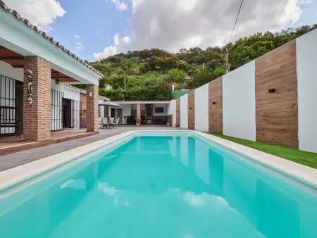 Charmante maison à Malaga avec piscine privée et espace enfants - Photo 3
