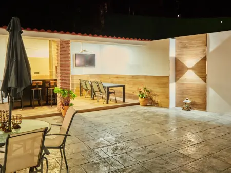 Charmante maison à Malaga avec piscine privée et espace enfants - Photo 7