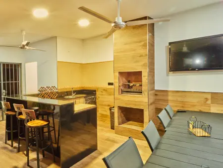 Charmante maison à Malaga avec piscine privée et espace enfants - Photo 9