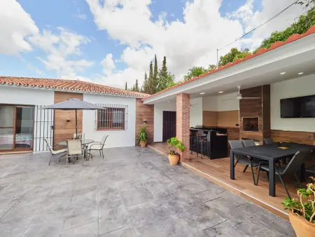 Charmante maison à Malaga avec piscine privée et espace enfants - Photo 10