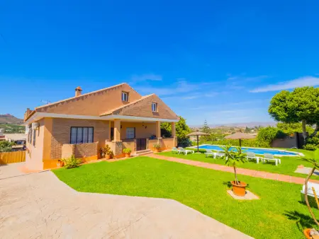 Villa spacieuse Alhaurín de la Torre, calme et proximité urbaine - Photo 1