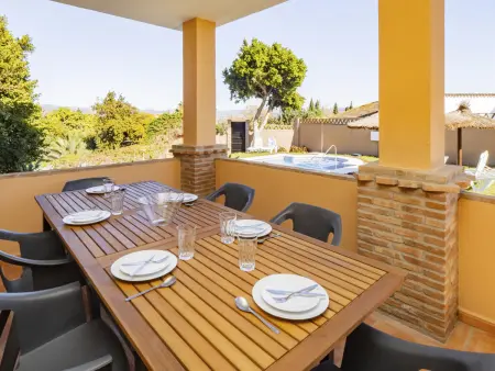 Villa spacieuse Alhaurín de la Torre, calme et proximité urbaine - Photo 9