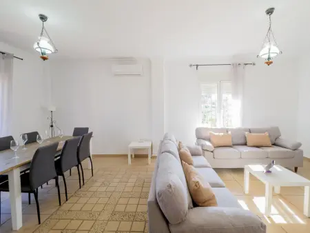 Villa spacieuse Alhaurín de la Torre, calme et proximité urbaine - Photo 12