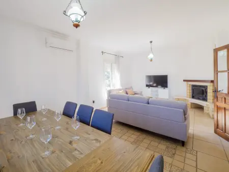 Villa spacieuse Alhaurín de la Torre, calme et proximité urbaine - Photo 16