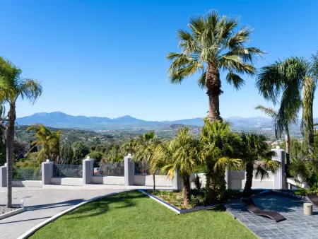 Villa de Luxe 12 Pers avec Piscine Privée et Vue Panoramique - Photo 9