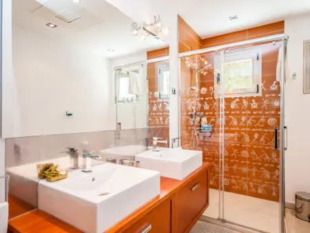 Villa moderne avec piscine privée, 3 chambres, jusqu'à 8 personnes - Photo 29