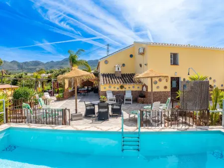 Maison spacieuse près d'Alhaurín de la Torre, 5 chambres, pour 10 personnes avec piscine - Photo 2
