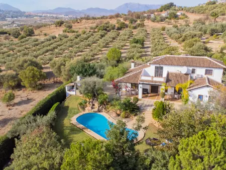 Gîte rural à Alhaurín el Grande avec piscine privée, idéal pour 14 personnes - Photo 4