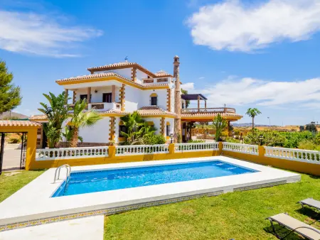 Luxueuse villa avec piscine chauffée à Cártama, idéale pour 12 personnes - Photo 4