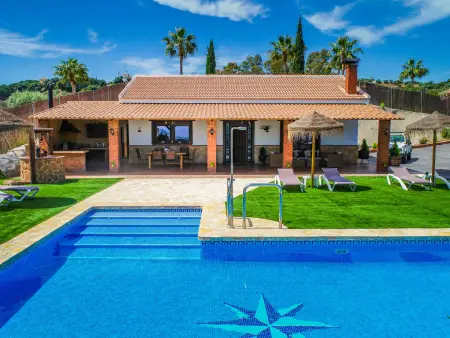 Villa exclusive avec piscine privée et jacuzzi près de la nature - Photo 2
