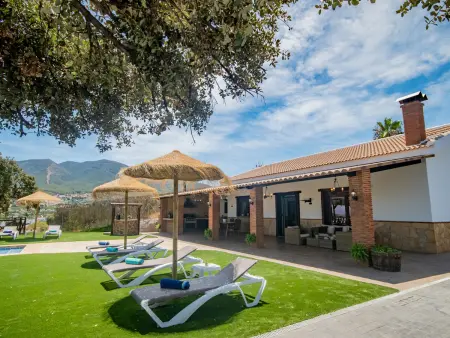 Villa exclusive avec piscine privée et jacuzzi près de la nature - Photo 10