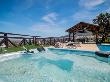 Villa exclusive avec piscine privée et jacuzzi près de la nature - Photo 11