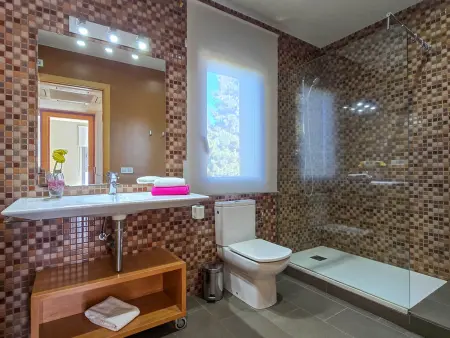 Maison moderne avec piscine privée, proche plage - Photo 18