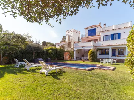 Villa ensoleillée avec piscine privée à 300m de la plage à L'Escala - Photo 1