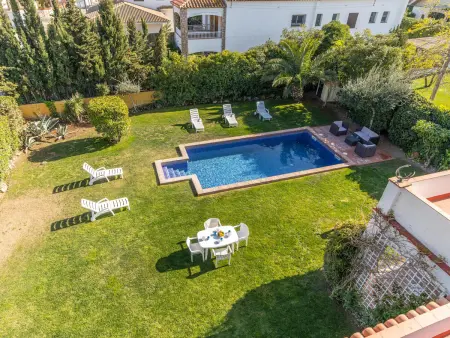 Villa ensoleillée avec piscine privée à 300m de la plage à L'Escala - Photo 2