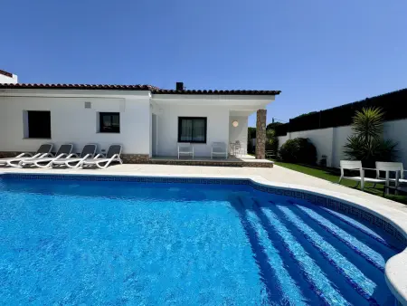 Villa spacieuse avec piscine privée près de la plage - Photo 20