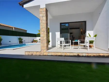 Villa spacieuse avec piscine privée près de la plage - Photo 25
