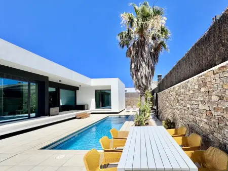 Villa moderne avec piscine privée, Wi-Fi, parking et climatisation, proche plage - Photo 1