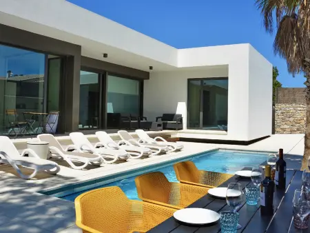 Villa moderne avec piscine privée, Wi-Fi, parking et climatisation, proche plage - Photo 3