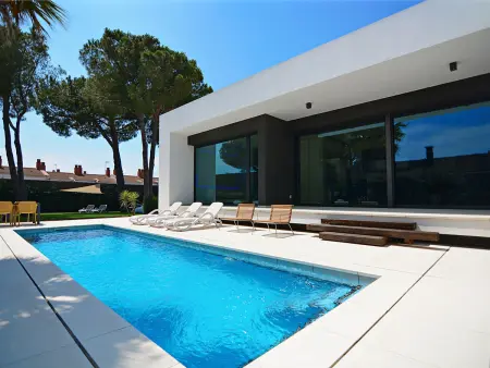 Villa moderne avec piscine privée, Wi-Fi, parking et climatisation, proche plage - Photo 4